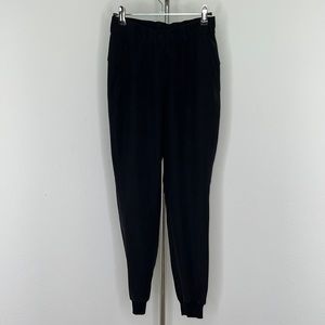 🔹 Lululemon Joggers